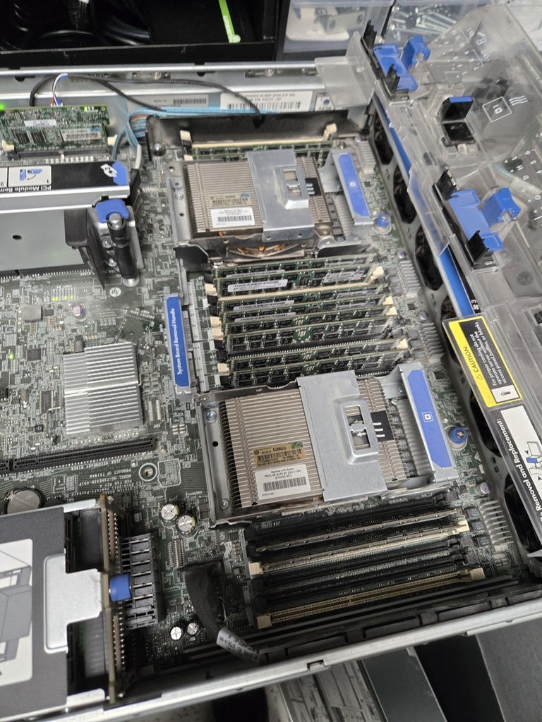 HP Proliant DL380p Gen 8 computer server
