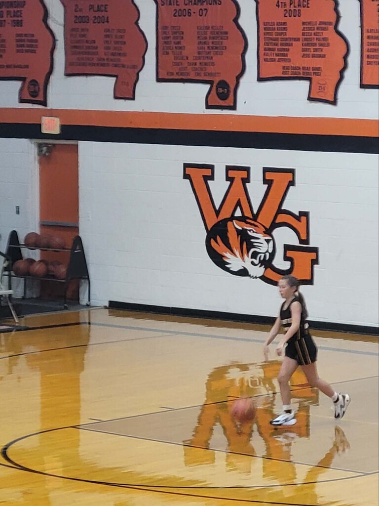 ms girls basketball b team pic 2