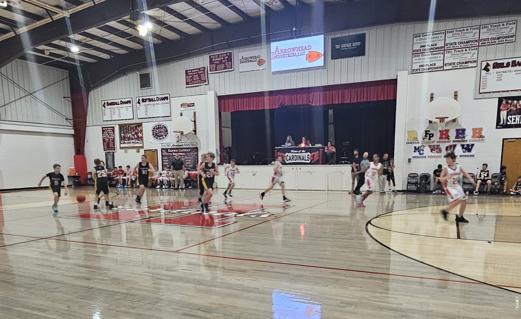 ms boys basketball b team on offense 