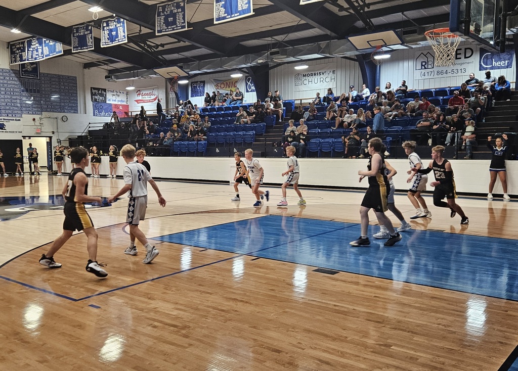 ms boys basketball on offense