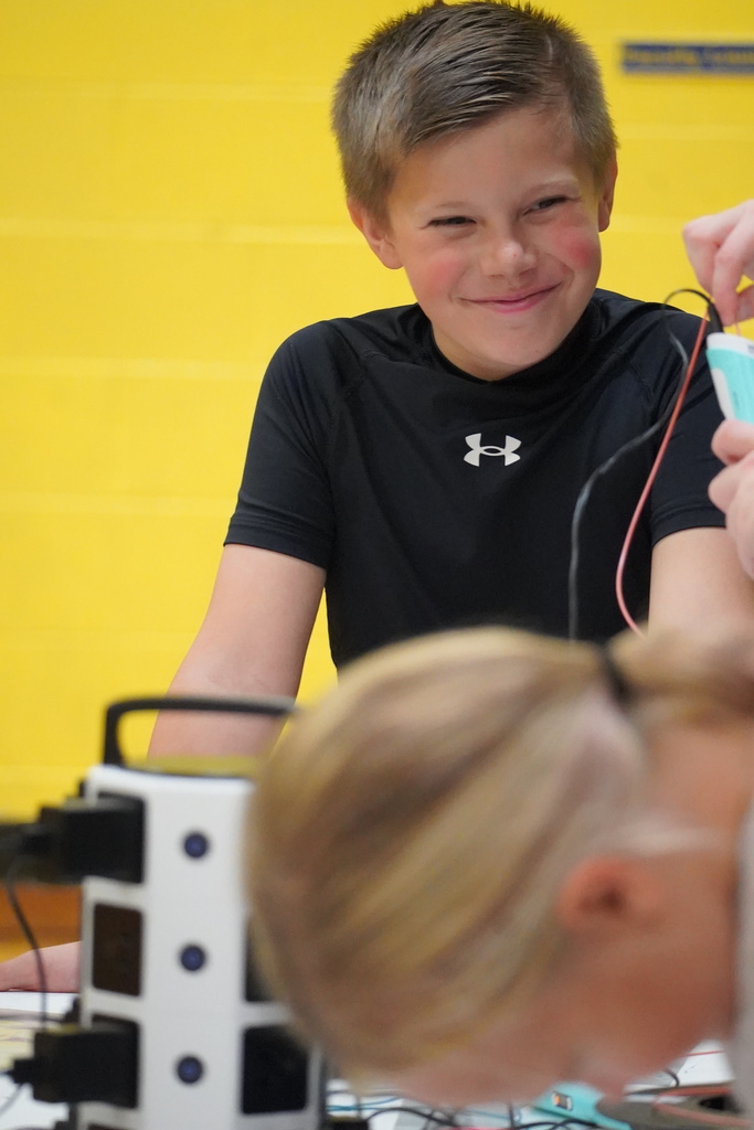 Students work with 3D pens