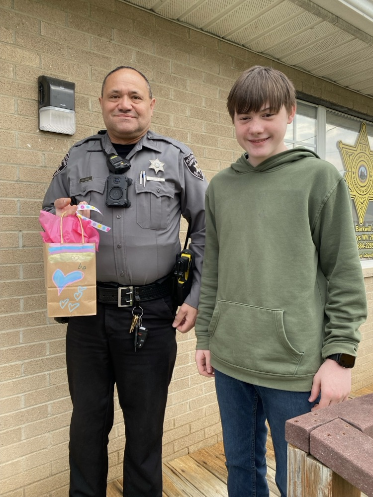 Kindness week cookie delivery, students handing out cookies to people in our community