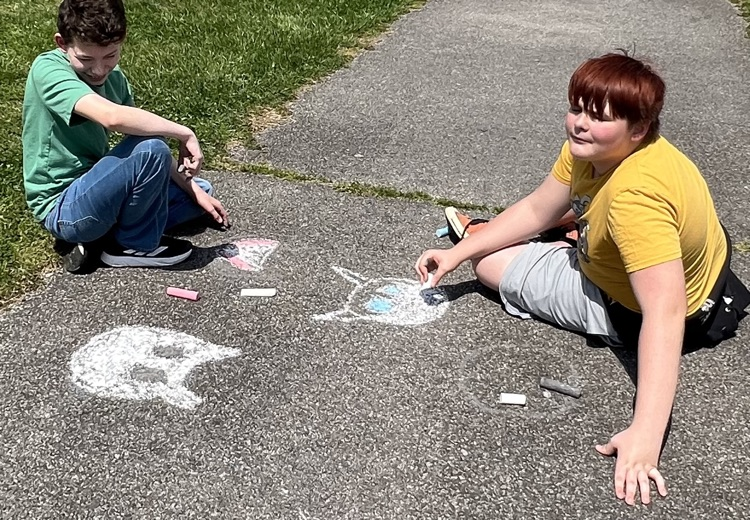 sidewalk chalk art class emoji design