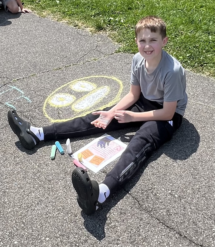 sidewalk chalk art class emoji design