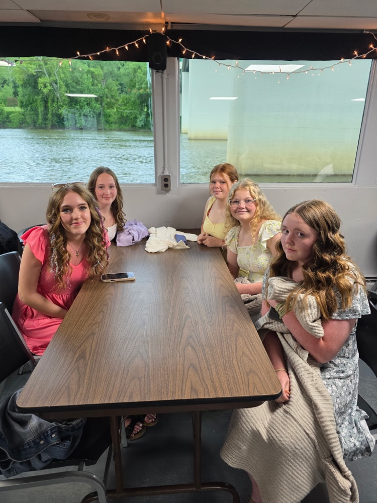 PCMS 8th grade students dressed up and enjoying a dinner dance cruise aboard the Valley Gem Sternwheeler.