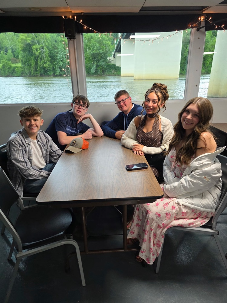 PCMS 8th grade students dressed up and enjoying a dinner dance cruise aboard the Valley Gem Sternwheeler.