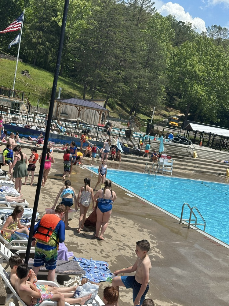 4th graders at the swimming pool.