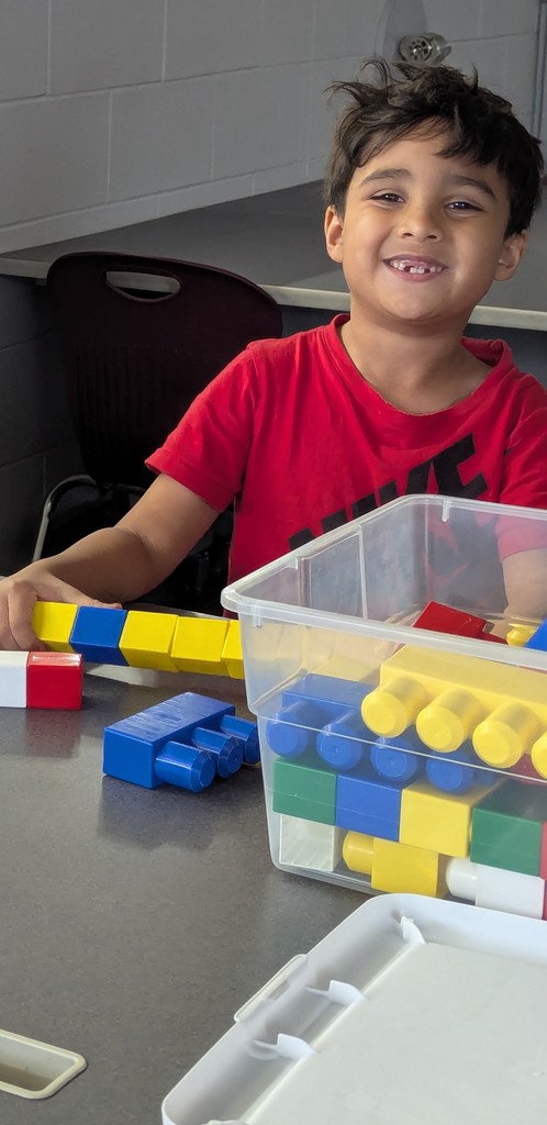 Bays Kindergarten class doing Stem building