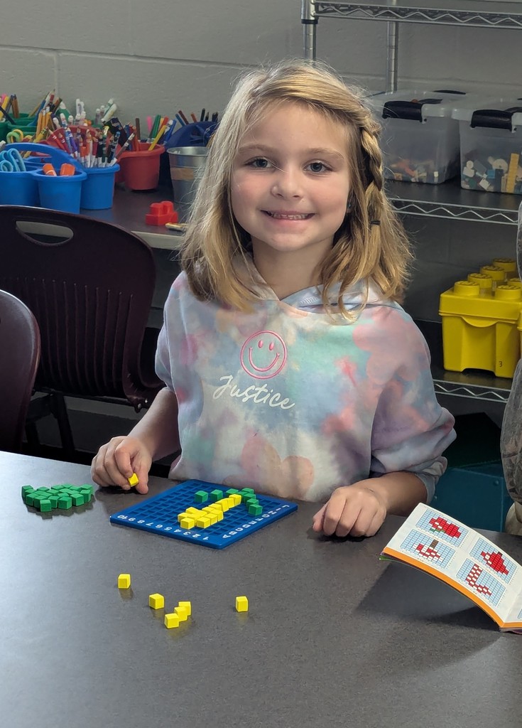 Bays Kindergarten class doing Stem building
