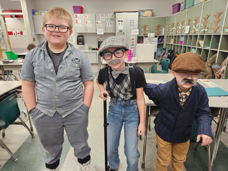 100 days of school with students 