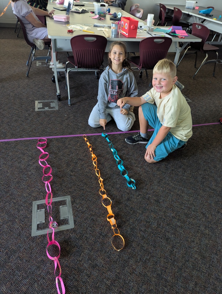 students making paper chain in computer class