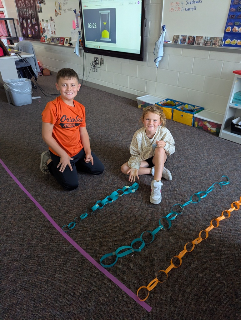 students making paper chain in computer class