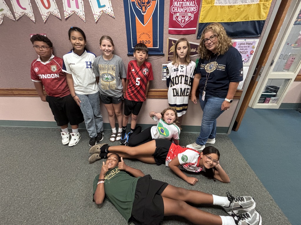 Mrs. Dove's class who participated in the Friday Spirit Day
