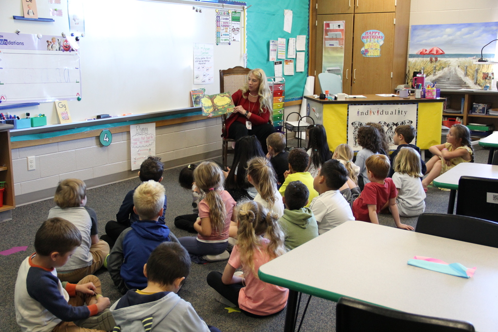 dr. pamela reading to menominee kindergartners!