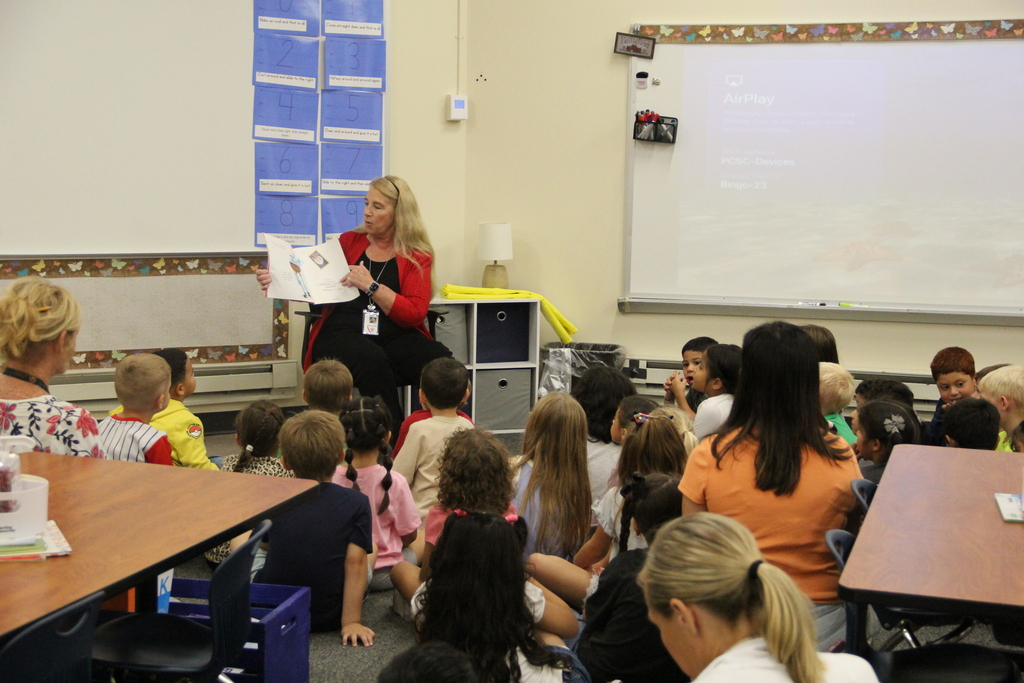 dr. pamela reading to washington kindergartners!