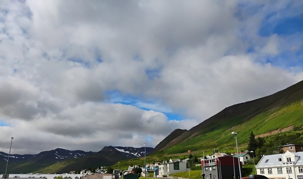 Iceland Sky and mountains