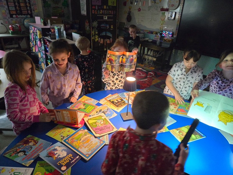 kinders picking out books