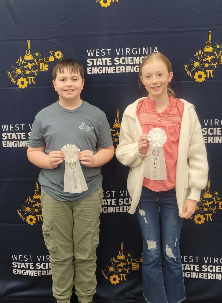 students holding 3rd place ribbons