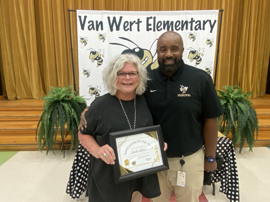 Congratulations to Ms. Sandie Guthrie our 2025-26 VWES Teacher of the Year!  Mrs. Guthrie Pictured with Mr. Z
