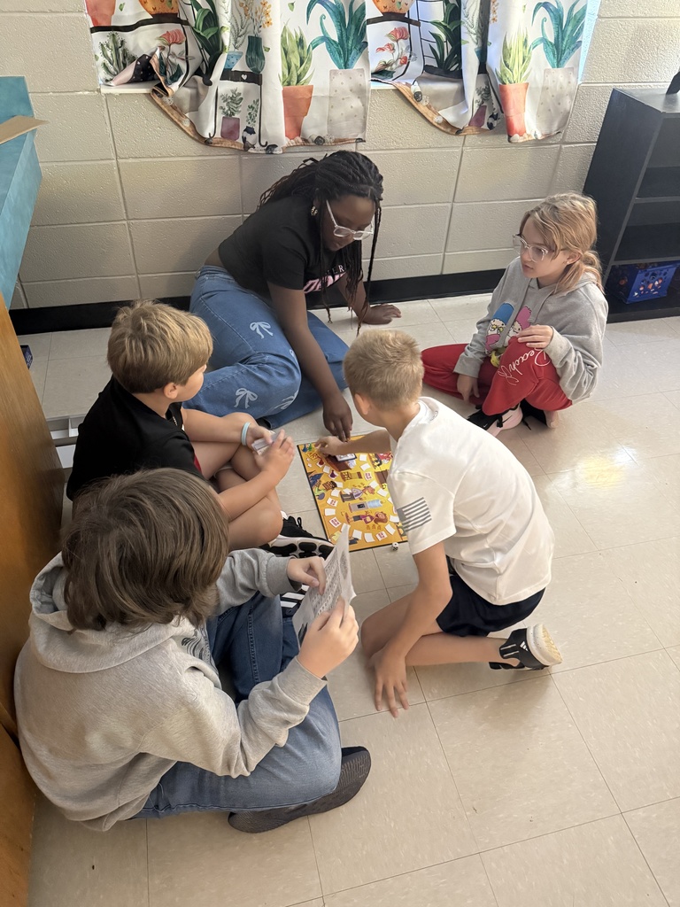 Students working collaboratively on author's purchase and text structure. 