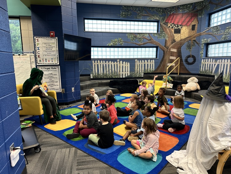Mrs stringers’ class watching the mystery reader read creepy pair of underwear