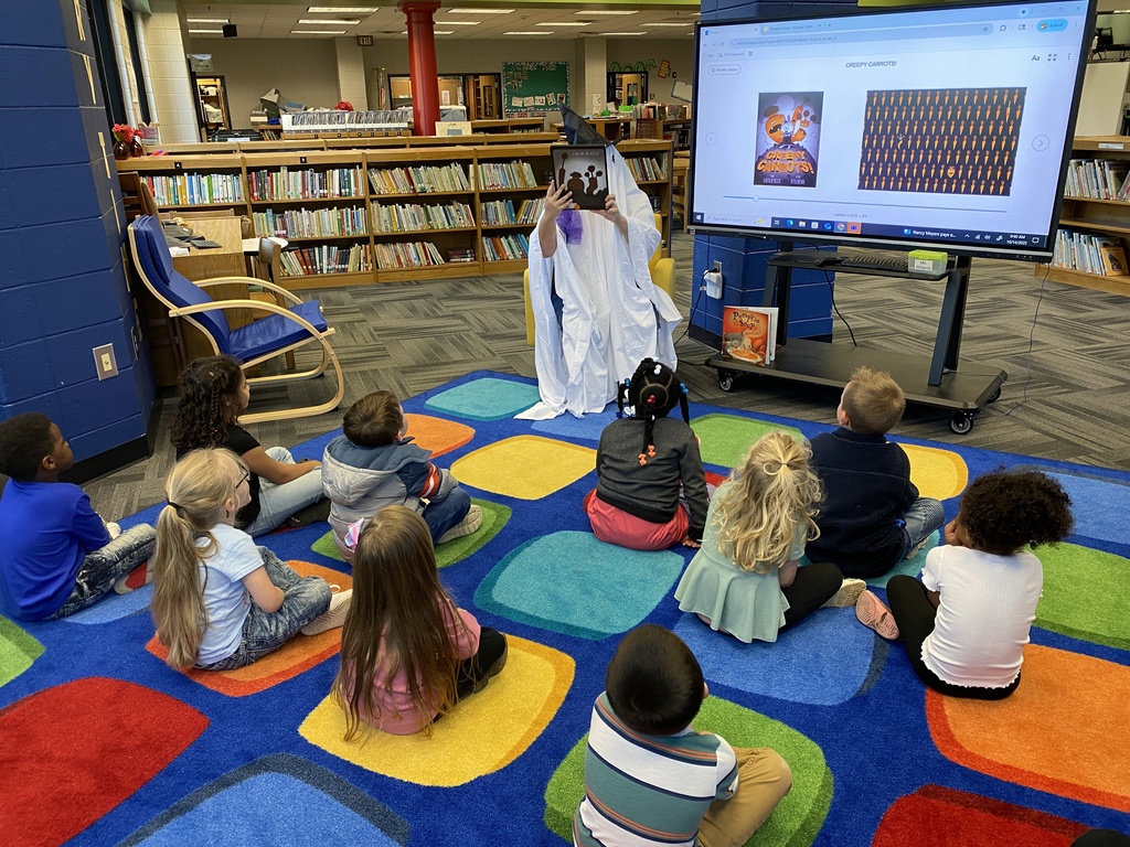 Mrs. Booker reading to Ms. Williams' class. 