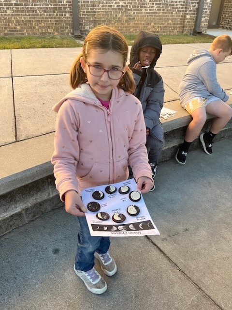 4th Grade Fun with Oreos and the Phases of the Moon!