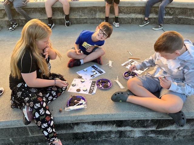 4th Grade Fun with Oreos and the Phases of the Moon!