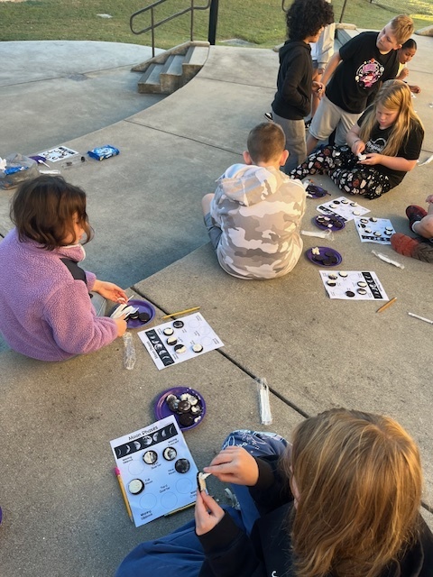 4th Grade Fun with Oreos and the Phases of the Moon!