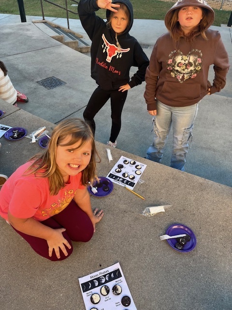 4th Grade Fun with Oreos and the Phases of the Moon!