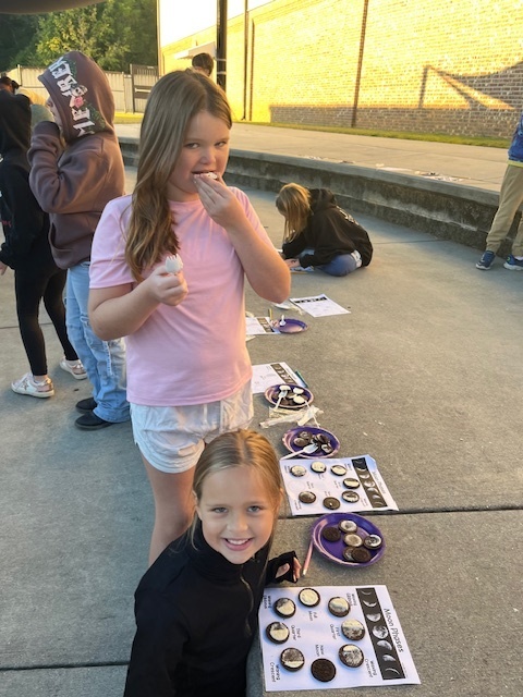 4th Grade Fun with Oreos and the Phases of the Moon!