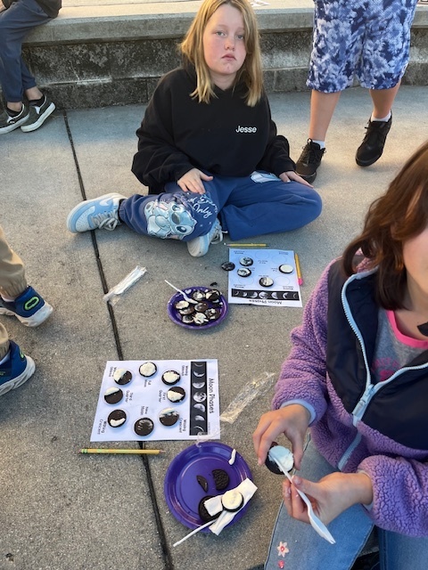 4th Grade Fun with Oreos and the Phases of the Moon!