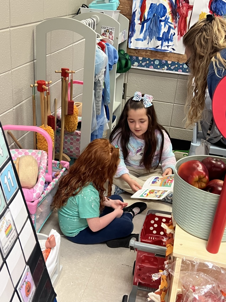 2nd grade reading to Pre-K