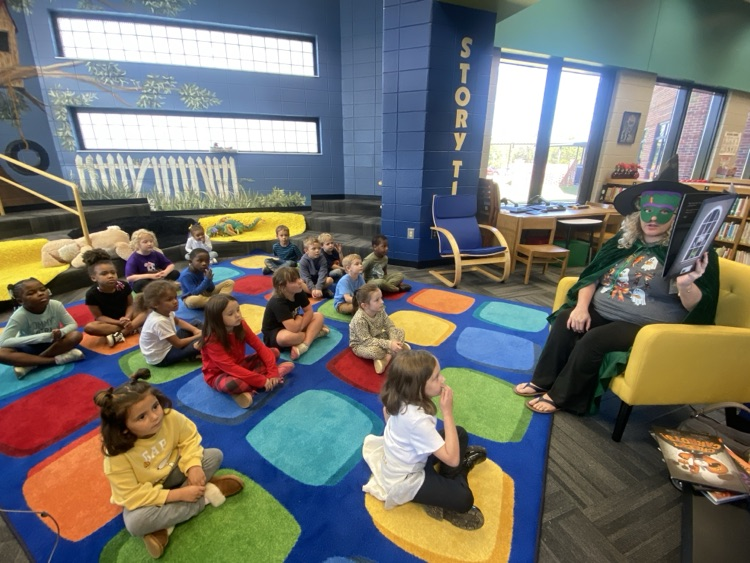 Mrs Laney’s mystery reader reading to her students.