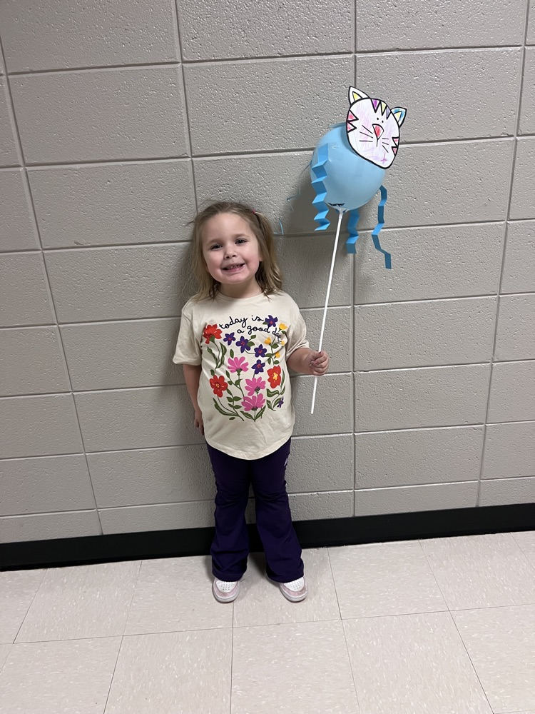 Our kindergarten and Pre-K students had a wonderful time celebrating Thanksgiving and Balloons Over Broadway yesterday!kid posing with her balloon