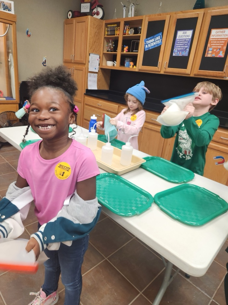 2nd grade had a wonderful on their field trip today.  students experimenting with objects. 