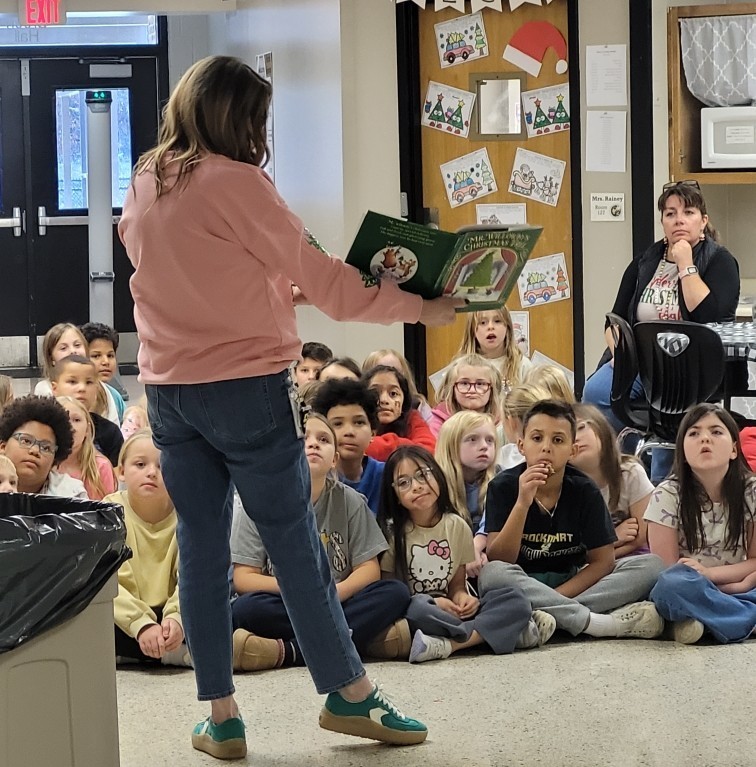 Dr Richardson reads to students 
