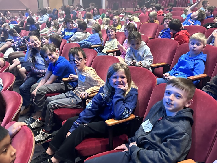 1st/2nd grade Gifted students enjoyed their field trip to Ridge Ferry Park & Rome Little Theater to see SpongeBob. Just look at those smiling faces! 