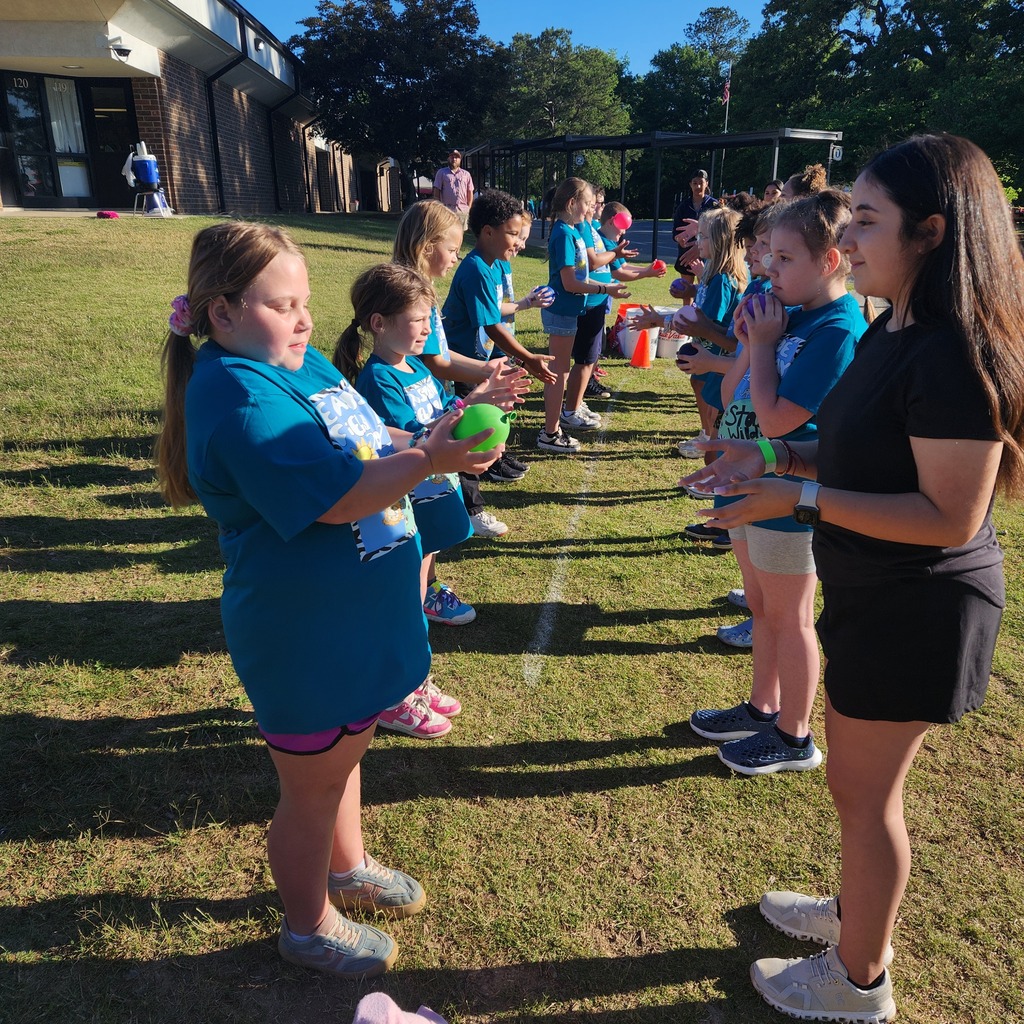3rd grade is WILD about field day!