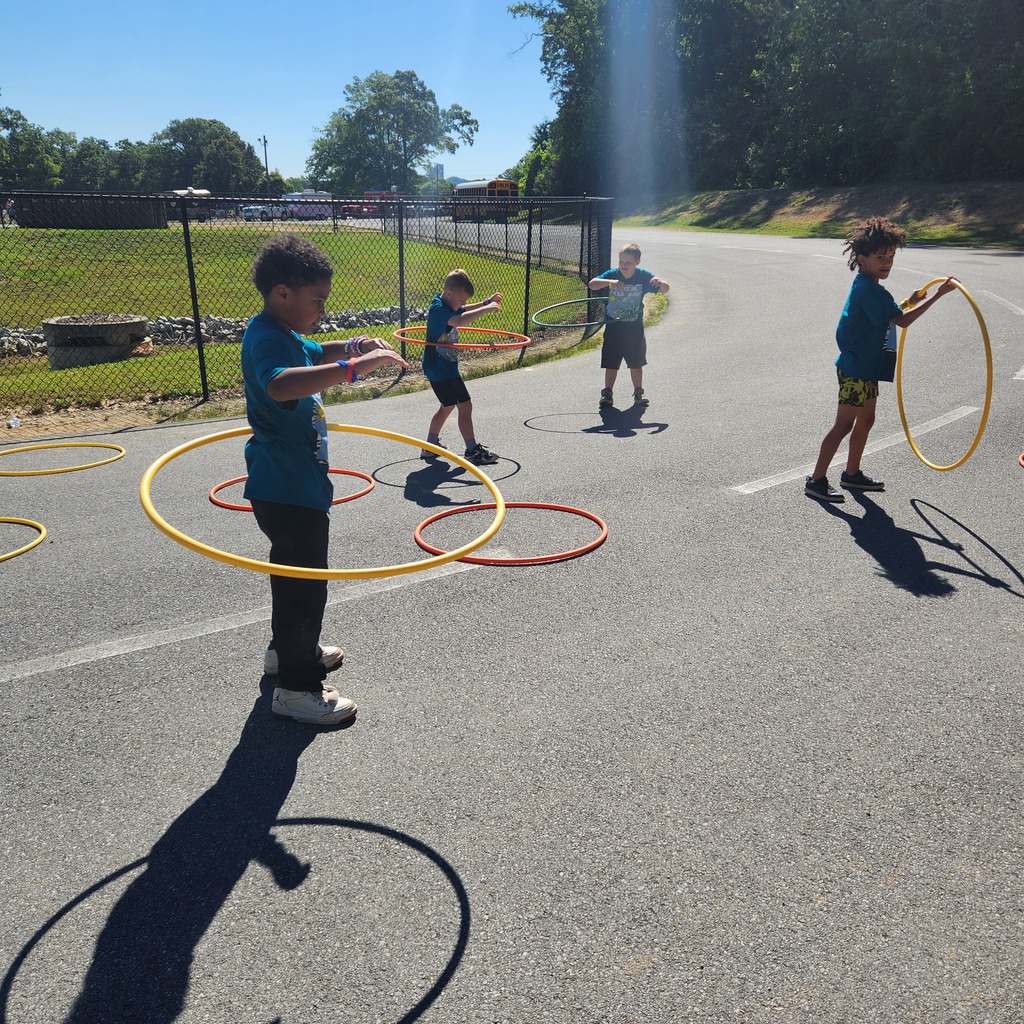 3rd grade is WILD about field day!