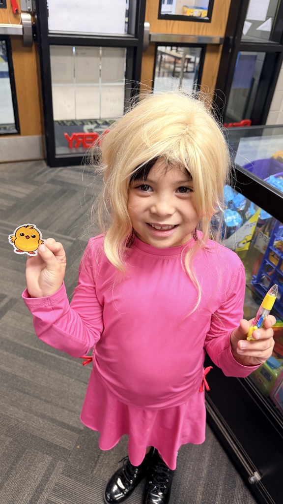 Our first 1st grader earned 5 AR points today! Way to go, Mackenzie!   Picture is of Mackenzie with her sticker and pen prizes. 