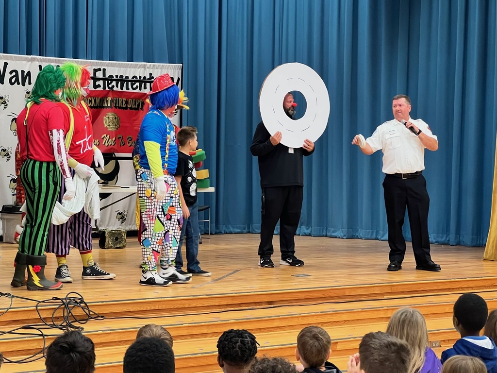 🚒🔥 Learning Fire Safety at Van Wert Elementary! 🔥🚒 Today, we were excited to welcome our local Rockmart Fire Department to Van Wert Elementary School for an important and educational fire safety program with our 3rd, 4th, and 5th grade students! Picture of firefighters teaching about the fire alarm