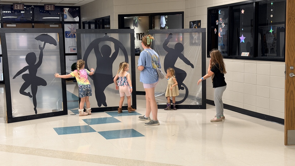 Kids taking pictures with the backdrops 🍂🔬💛 What a FANTASTIC STEM Fall Carnival Night at Van Wert Elementary School! 🖤🐝 A huge THANK YOU to Mrs. Garcia for leading last night's events, and thank you to our wonderful parents, family members, and community members who joined us yesterday for an evening of STEM learning, fall fun, and unforgettable memories! 🎃🧪🍁