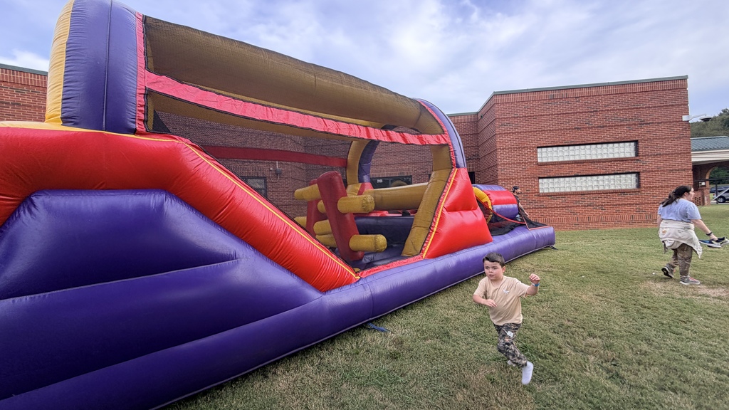Kids playing at the inflatables 🍂🔬💛 What a FANTASTIC STEM Fall Carnival Night at Van Wert Elementary School! 🖤🐝 A huge THANK YOU to Mrs. Garcia for leading last night's events, and thank you to our wonderful parents, family members, and community members who joined us yesterday for an evening of STEM learning, fall fun, and unforgettable memories! 🎃🧪🍁