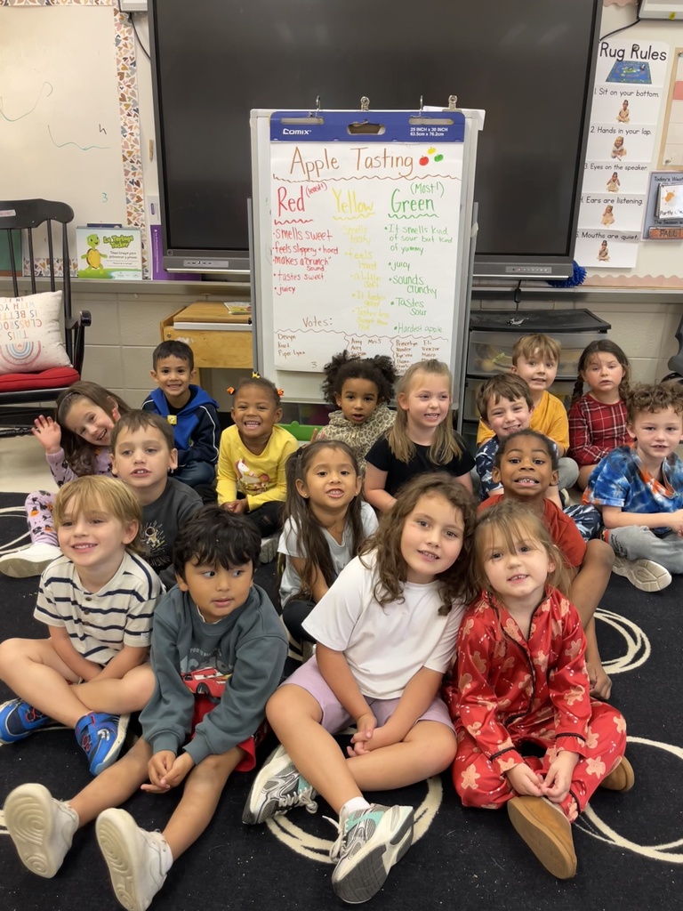 Mrs. Stringer's class learning about apples and posing for a photo. 