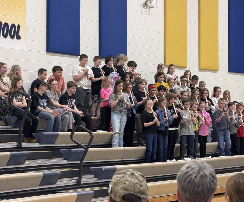The 4th-grade students made cards for service members who can’t be with their families during the holidays.