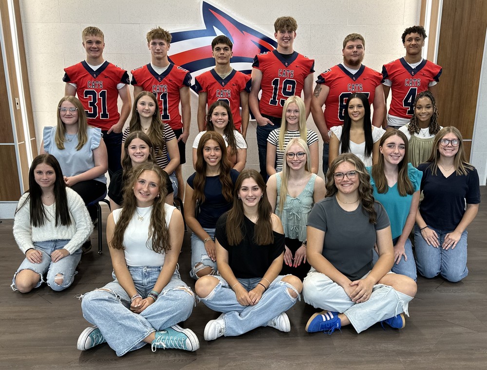 Photo of Homecoming royalty and class officers