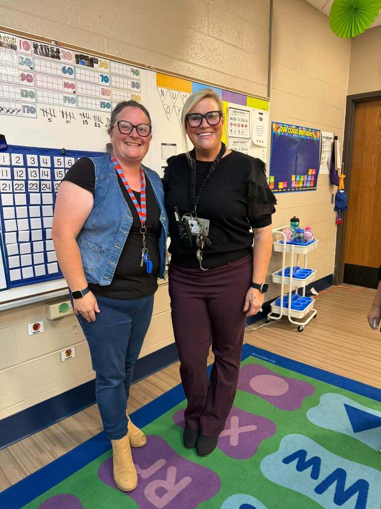 Union Elementary - Dress Like Mrs. A Day