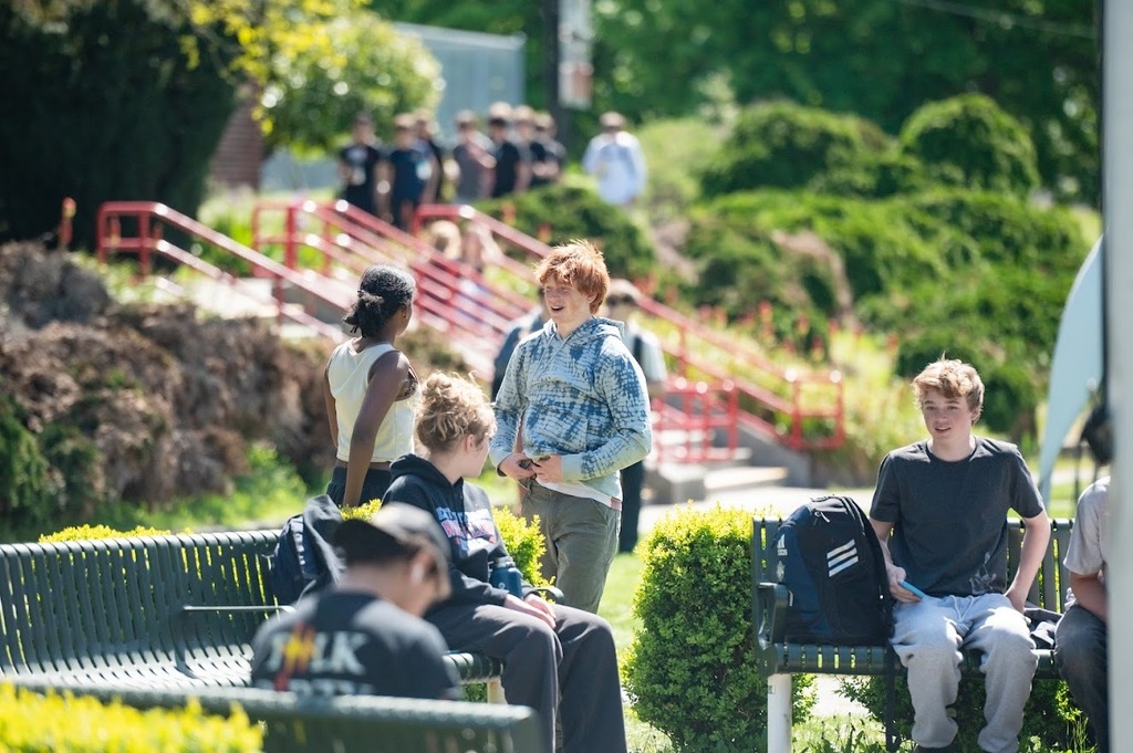 PTHS Studens on campus