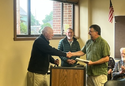 Howard Learned and Jeff Taylor shaking hands